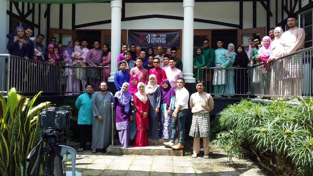 A large family group posing outside the hall