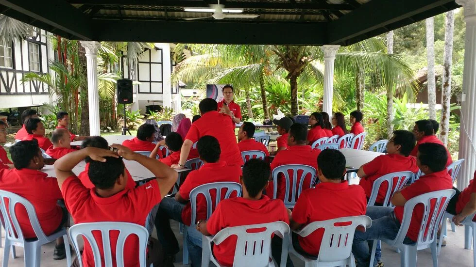 Guests in red shirts gathered in the outdoor hall