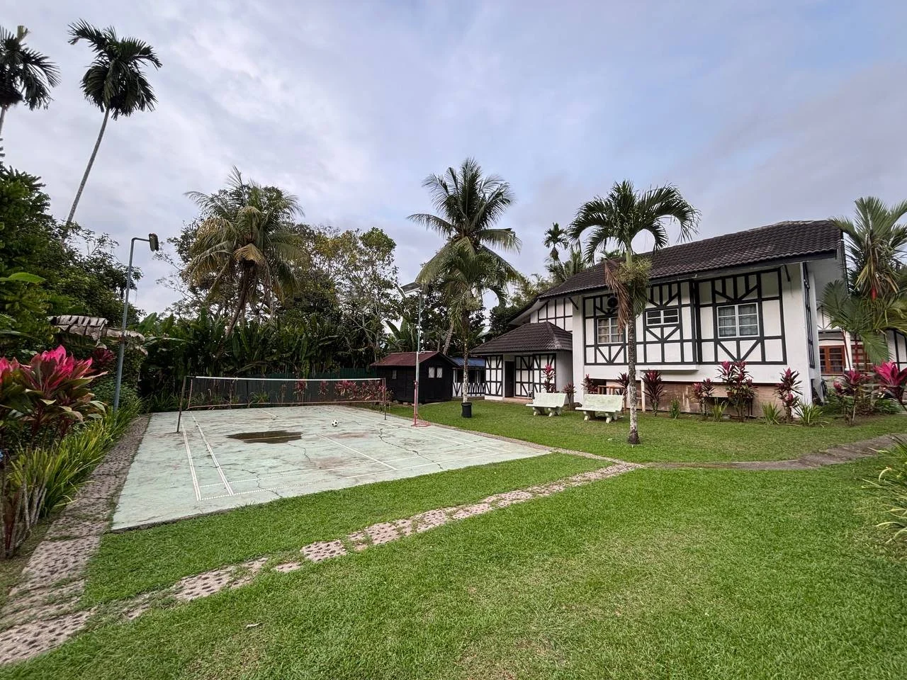 Sports court on the lawn beside the bungalow